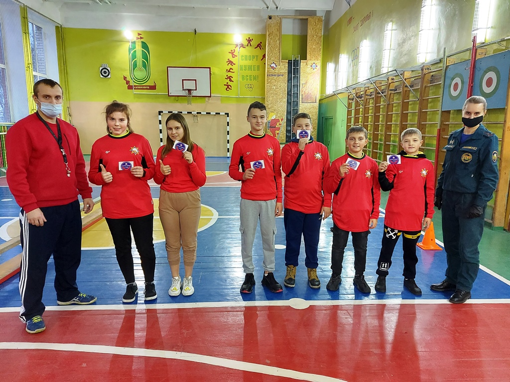 В Калинковичах школьники познакомились с пожарно-спасательным спортом