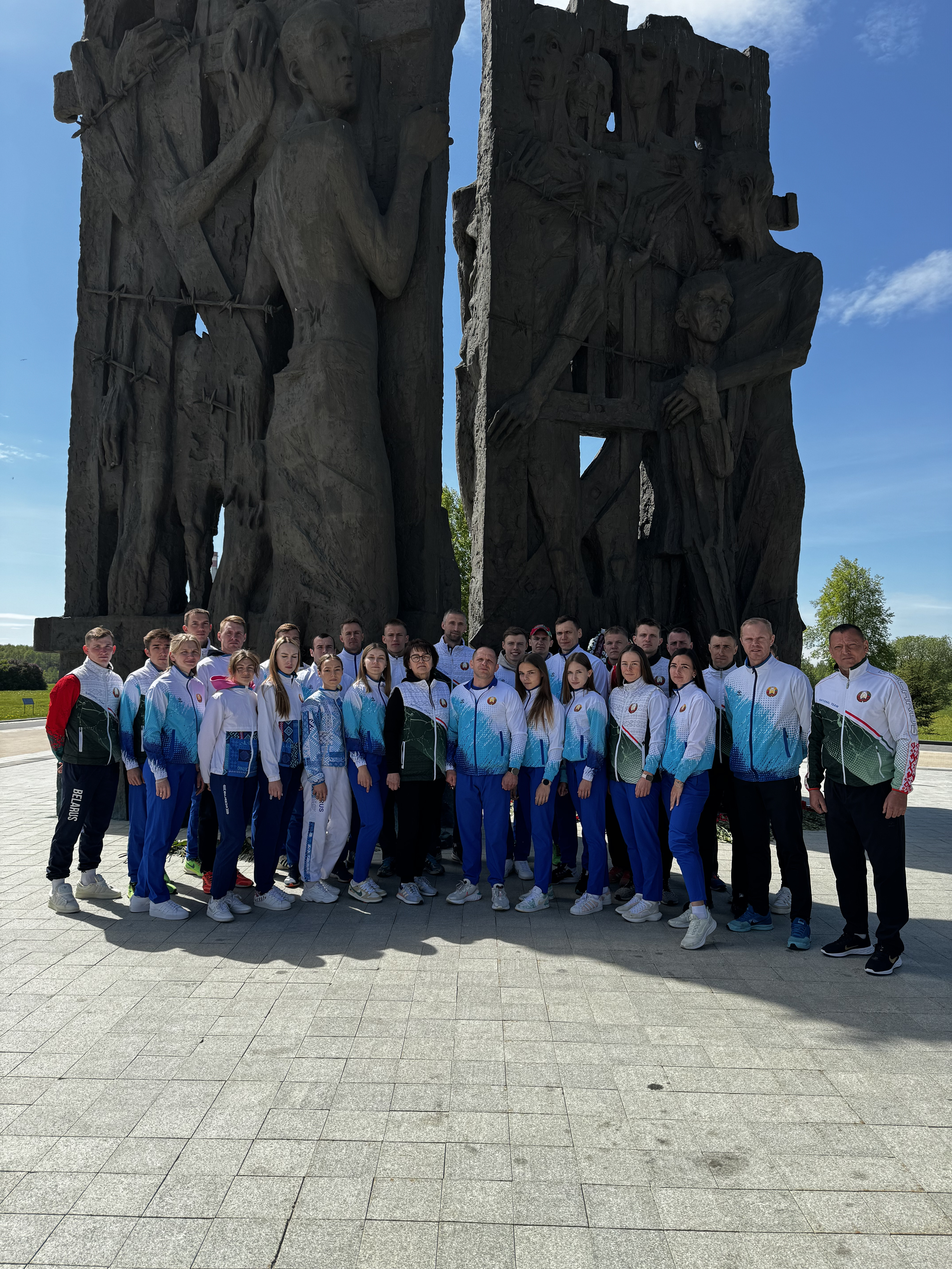 Члены сборной команды МЧС по пожарно-спасательному спорту посетили мемориальный комплекс «Тростенец»